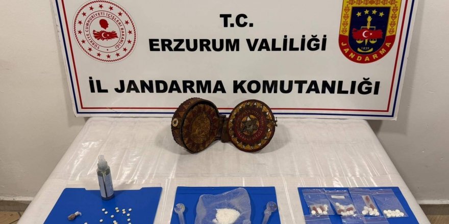 Altın işlemeli Tevrat yakalandı