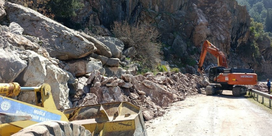 Faralya’da Heyelan Müdahalesi: Büyükşehir Ekipleri Harekete Geçti