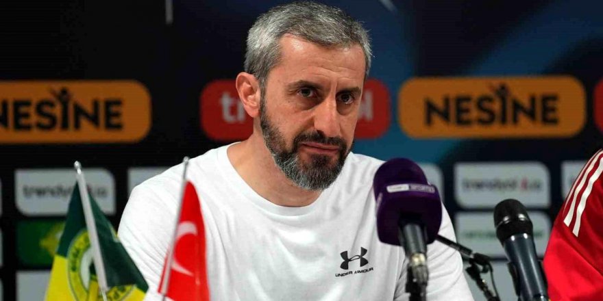 "Erzurumspor'a hakkım helal olsun" derken basın toplantısı bastılar: Serkan Özbalta sırılsıklam oldu