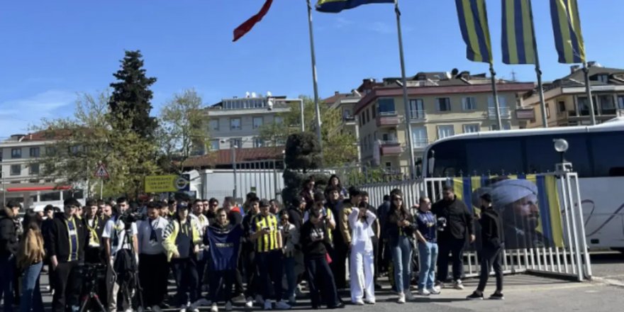 Fenerbahçe taraftarı tesislerde!