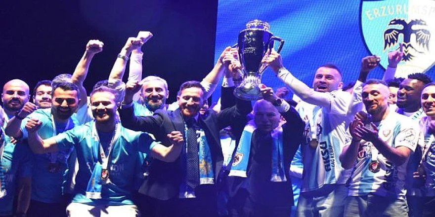 Şampiyon kupasını aldı