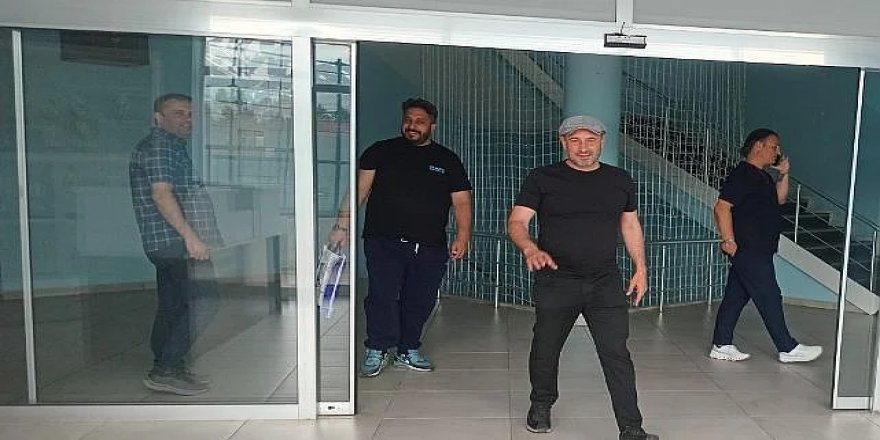 Bilazer el üstünde