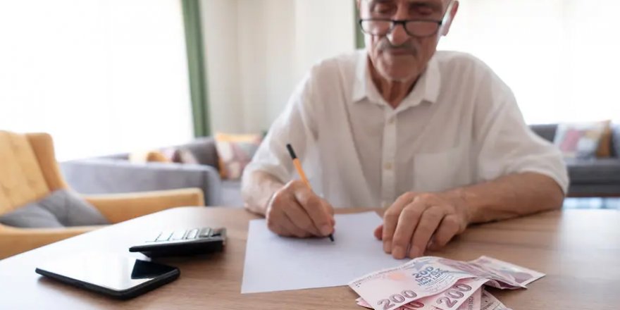 Memur ve emeklinin gözü Temmuz zammında! En düşük maaş kaç lira olacak?