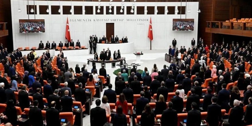 Meclis'te sandalye dağılımı değişti! AK Parti'ye katılım, CHP'de kan kaybı sürüyor