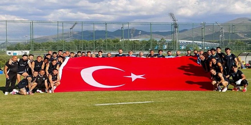 Erzurumspor 15 Temmuz'u andı