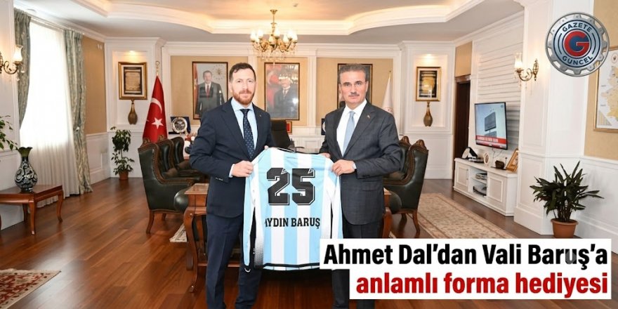 Ahmet Dal'dan Vali Baruş'a anlamlı forma hediyesi