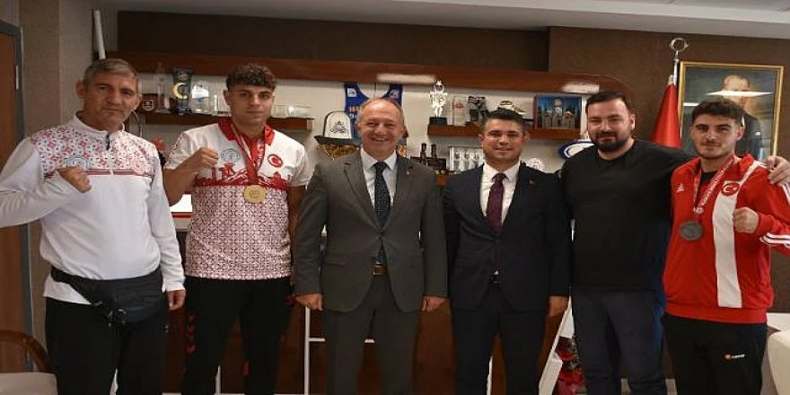 Erzurum'da Şampiyonları Ağırladı