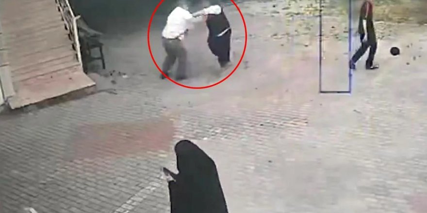 İmam ve müezzin cami kapısında tekme tokat kavga etti