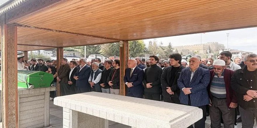 Orhan Bulutlar'ın acı günü! Kardeşini son yolculuğuna uğurladı...