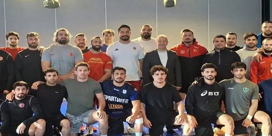 Şampiyon güreşçiler Erzurum'da