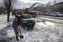 Erzurum'da karla mücadele devam ediyor