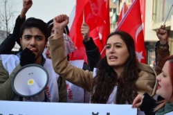 Erzurum'da 'yolsuzluk marşlı' eylem