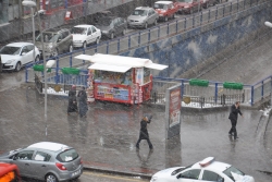Erzurum'da şiddetli kar yağışı