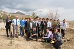 Meslek Lisesi öğrencileri fidan dikti