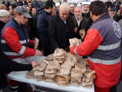 Lala paşa camisinde çay simit sürprizi