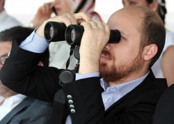 Bilal Erdoğan mikrofonları unutunca