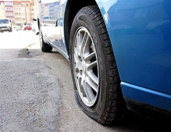 Erzurum’ da 7 aracın 13 lastiği kesildi