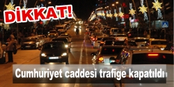 Cumhuriyet caddesi trafige kapatıldı