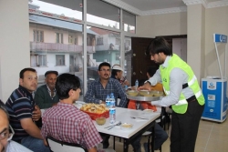 Oltu Yardımlaşma Derneğinden iftar yemeği