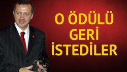 Cesaret ödülünü geri istediler!