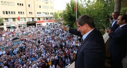 Davutoğlu 'Başbakan' sloganlarıyla karşılandı