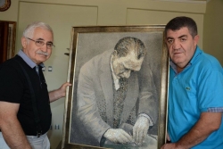 Çakıl ve kum'dan Atatürk portresi