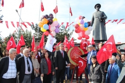 CHP'den Atatürk anıtına celenk