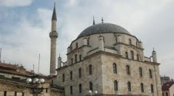 İmamsız kalan camii kapatıldı