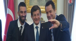 Davutoğlu'na iki ünlü isimden ziyaret