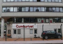 Zaman'dan Cumhuriyet'e destek geldi