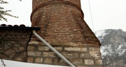 Tarihi minareye Karadeniz usulü çözüm