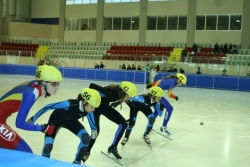 Hız tutkunları buz pistine çıkıyor