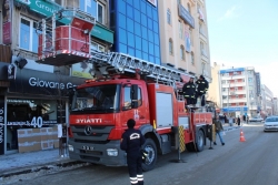 İtfayenin buz kırma timi görev başında