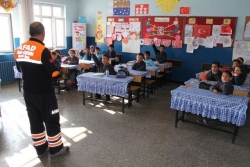 AFAD'tan miniklere deprem eğitimi
