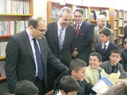 Hınıs'ta Kitap Sergisi Açıldı