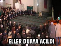 Erzurum'da camiler doldu-taştı