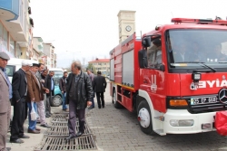 Ayağı mazgala sıkıştı, itfaiye kurtardı