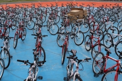 Obezite için öğrencilere bisiklet dağıttıldı