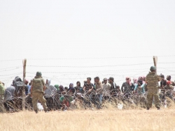 15 bin Türkmen sınıra dayandı