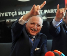 Ekmeleddin İhsanoğlu için yeni slogan!