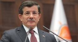 Davutoğlu basın toplantısında konuşuyor