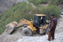 Oltu'da kapalı yollar açıldı