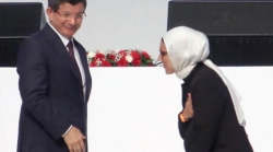 Kavakçı Kan Davutoğlu'nun elini sıkmadı