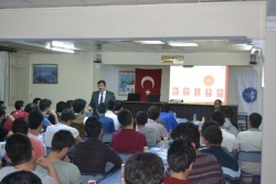 Üniversitelilere 'Aile İçi İletişim' semineri