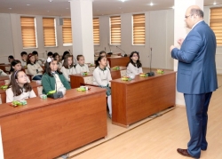 Orhan'dan öğrencilere belediyecilik dersi