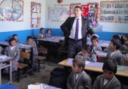 Kaymakam Esmer yollara düştü