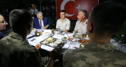 Yıldırım askerlerle iftar yaptı