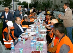 Başkan Orhan çalışanlarını iftarda ağırladı