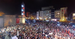 Erzurum meydanlara sığmıyor!