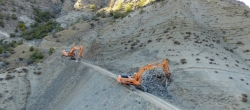 Büyükşehir Olur’da yol yapıyor